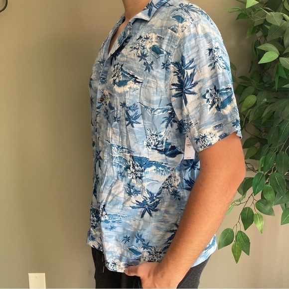Old Navy | Short Sleeve Button Down Hawaiian Print Camp Shirt - Picture 3 of 4
